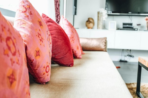 What are the best ways to incorporate UK heritage into home decor?