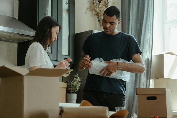 What are the top tips for saving money during a UK house move?